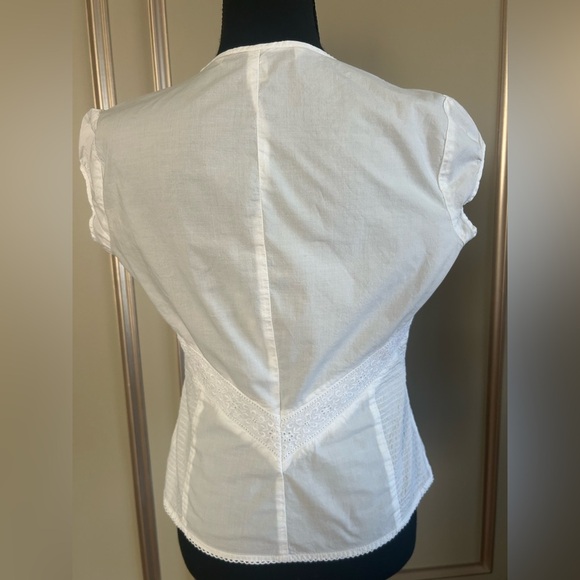 Tommy Hilfiger Women’s White Eyelet Button Front Blouse Size 6 - Picture 4 of 7